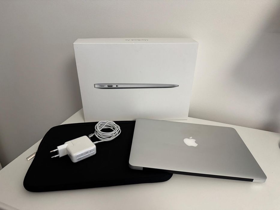 MacBook Air 13” (A1466) – stan idealny, pudełko + etui!