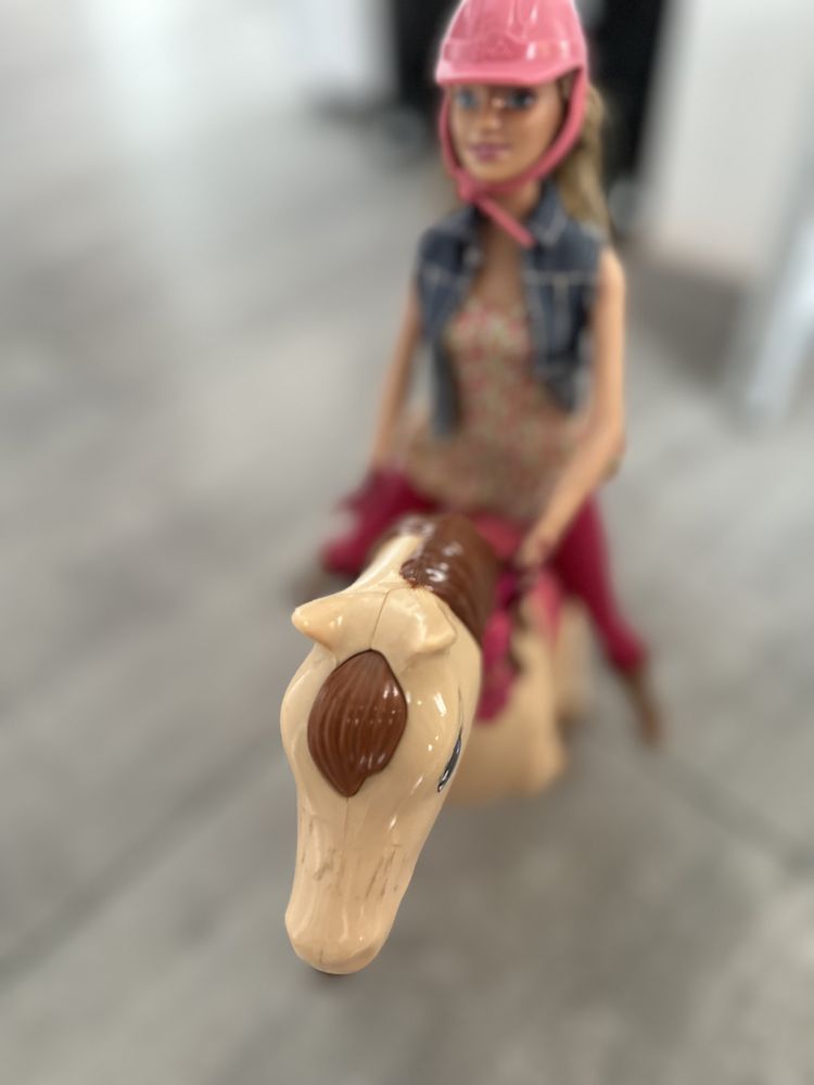 Barbie Mattel dżokejka na koniu funkcyjnym interaktywny
