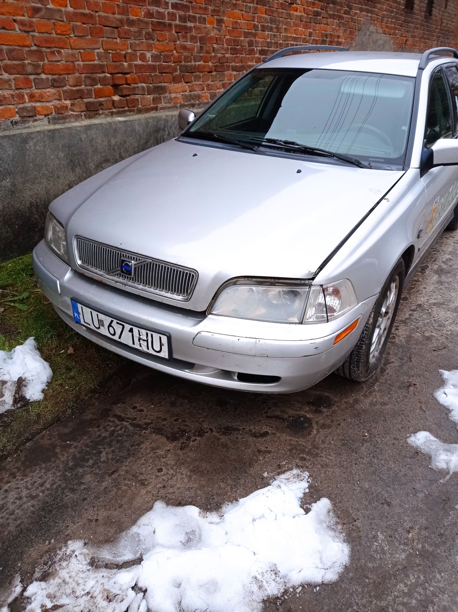 Szyba czołowa Volvo v40 2002r silnik 2.0T 200km. Posiadam wszystko