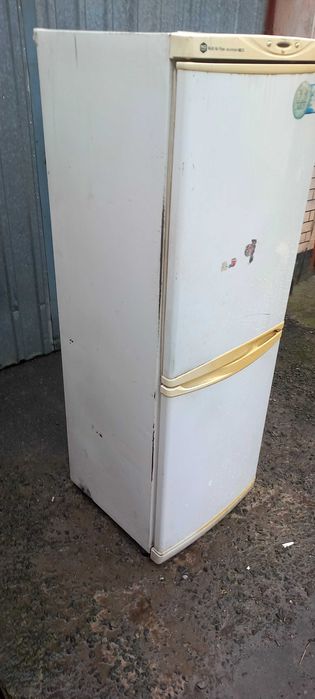 Продам Холодильник LG