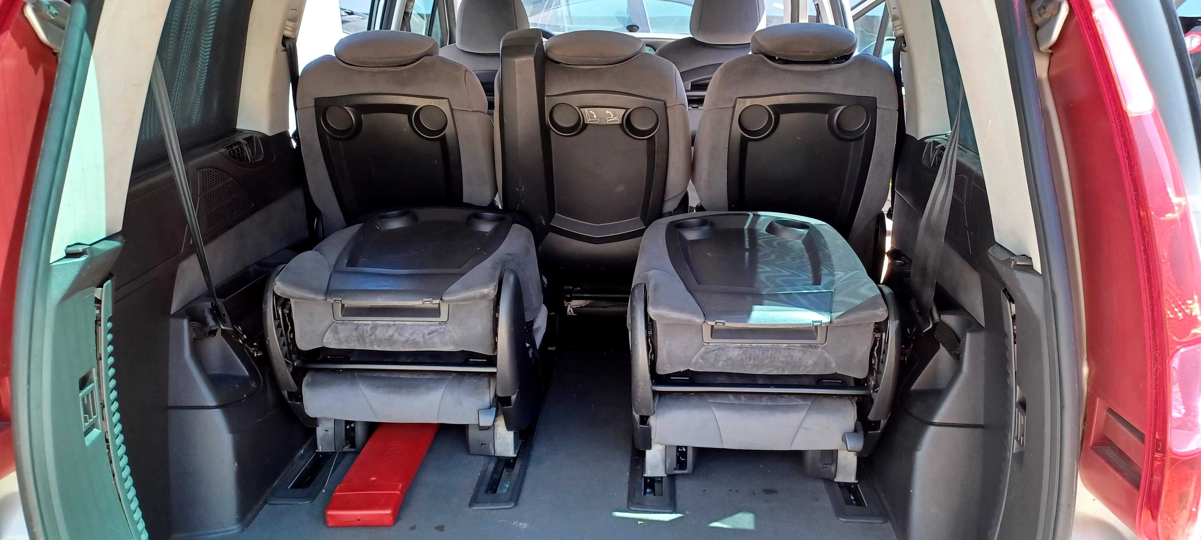 Vendo Citroën C8 de 2005 - para quem procura um projeto ou peças.