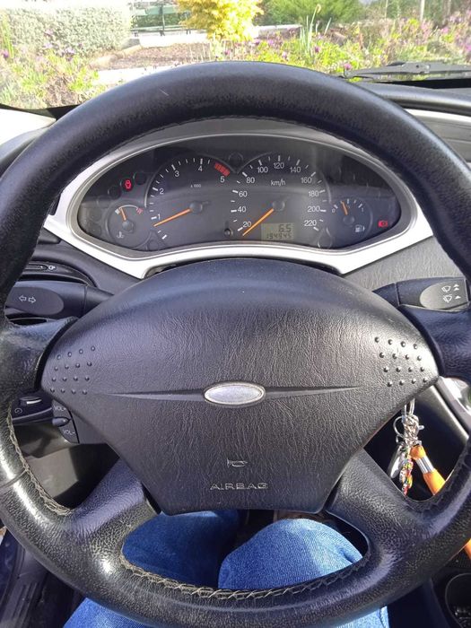 Focus 1.8 tddi comercial bom estado