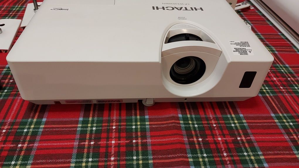 Projektor HITACHI CP-WX3030WN ekran Kauber 200× 120