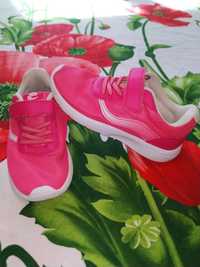 Рожеві,легенькі,сеточні кросівки для дівчинки 30 р.