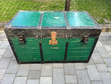 Stara skrzynia kufer podróżny