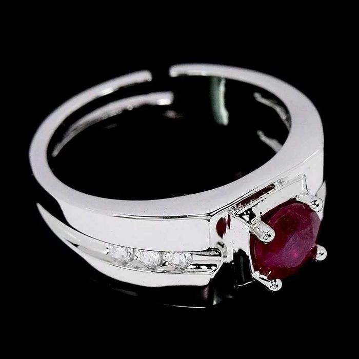 Кольцо с кроваво красным рубином размер