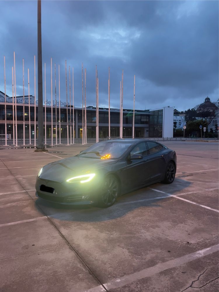 Tesla Model S Long Range
