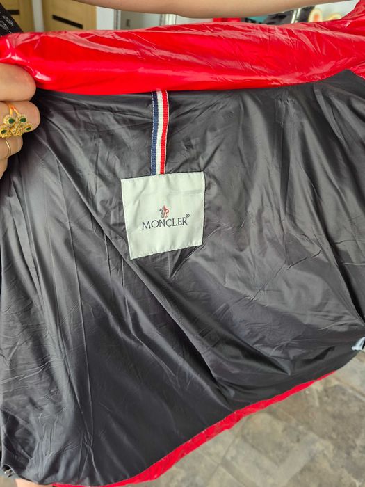 Piękna puchowa kurtka damska Moncler rozm. M z naturalnym jenotem