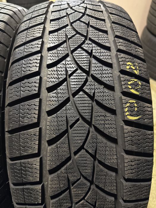 Шины б.у 235 50 R20 Goodyear UltraGrip Performance + 104T 4 шт