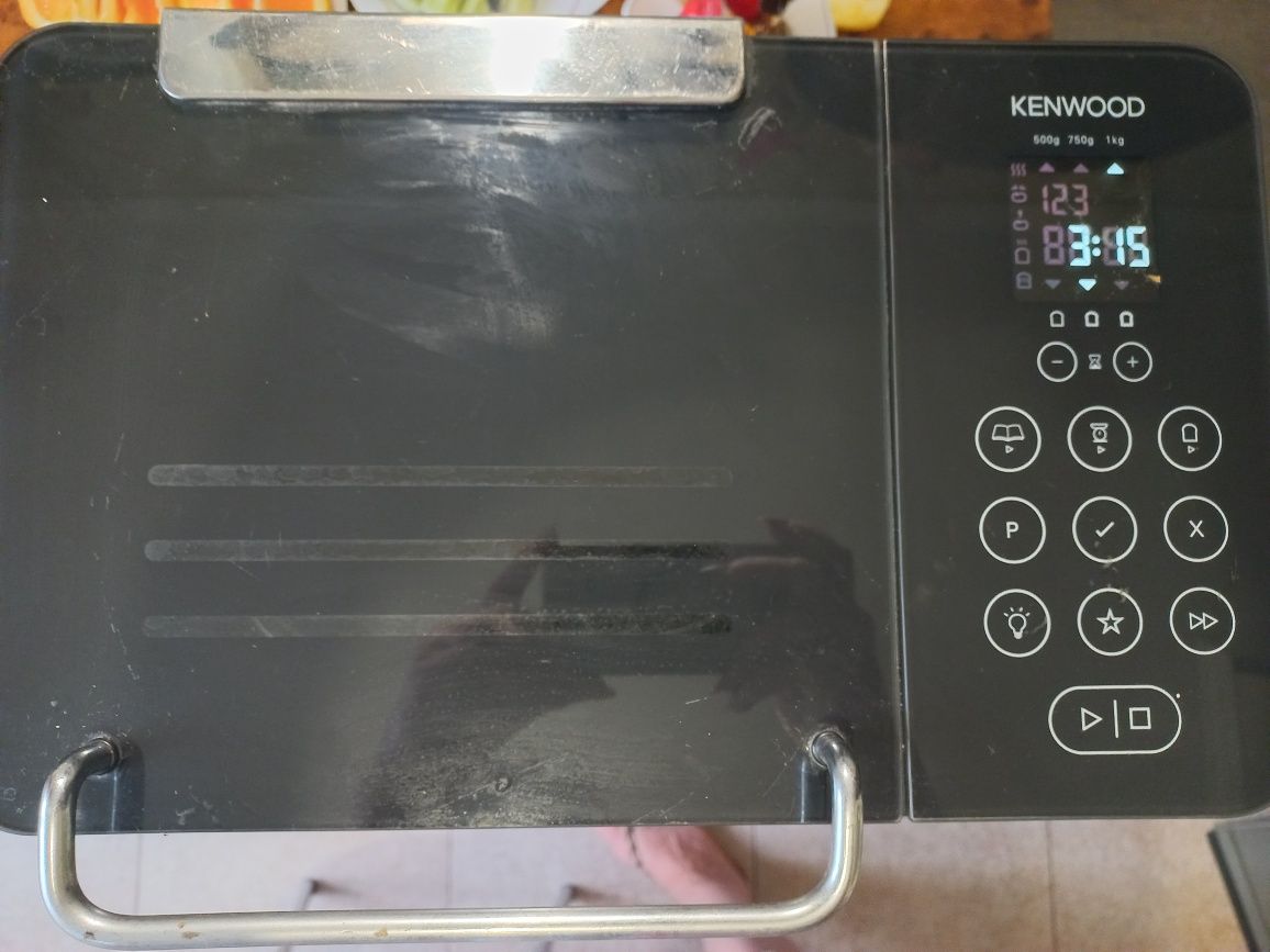 Продам хлебопечку Kenwood (япония)  б.у