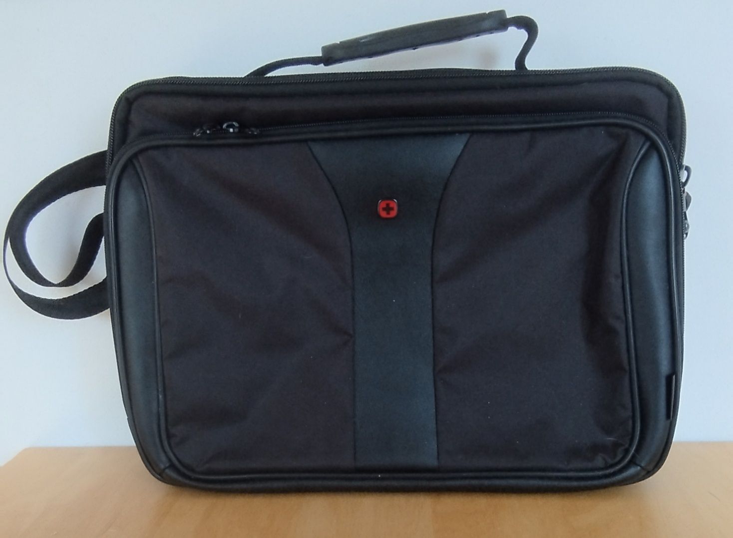 Walizka biznesowa z torbą na laptopa marki Wenger