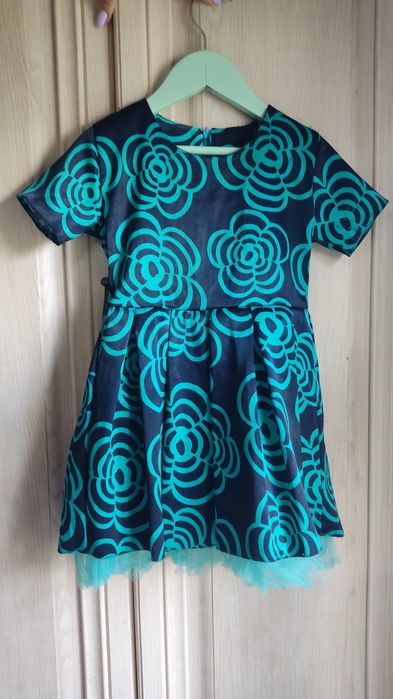 Сукні для дівчинки на 104 - 110 розмір