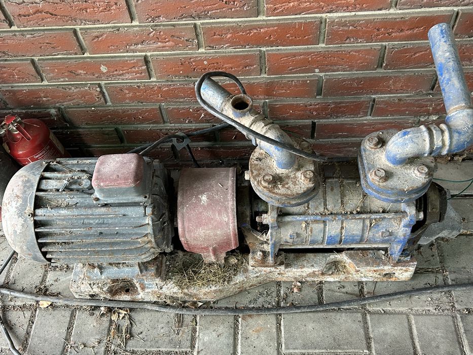 Silnik z pompą do chydroforu