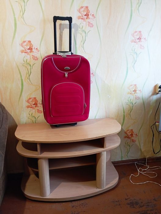 Дорожній чемодан на колесах