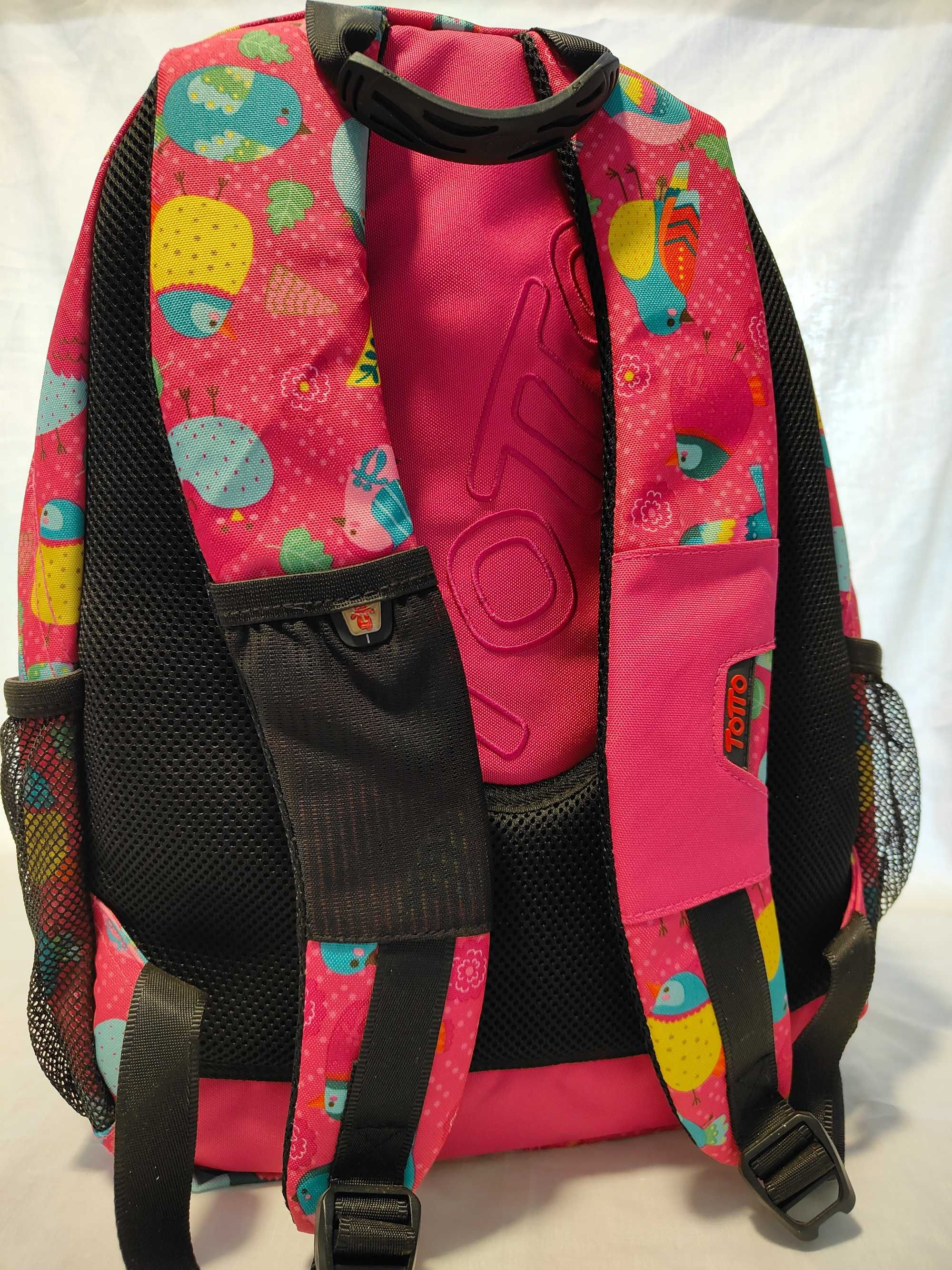 Mochilas TOTTO com etiqueta