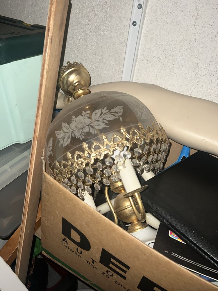 Candeeiro vintage em bom estado dourado