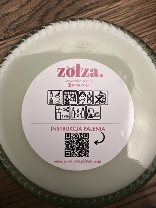 Świeca sojowa zapachowa firmy Zołza-Tajemnicza Panna
