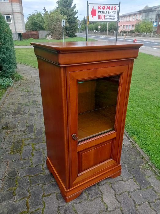 Komoda, bufet  z wysuwanymi półkami