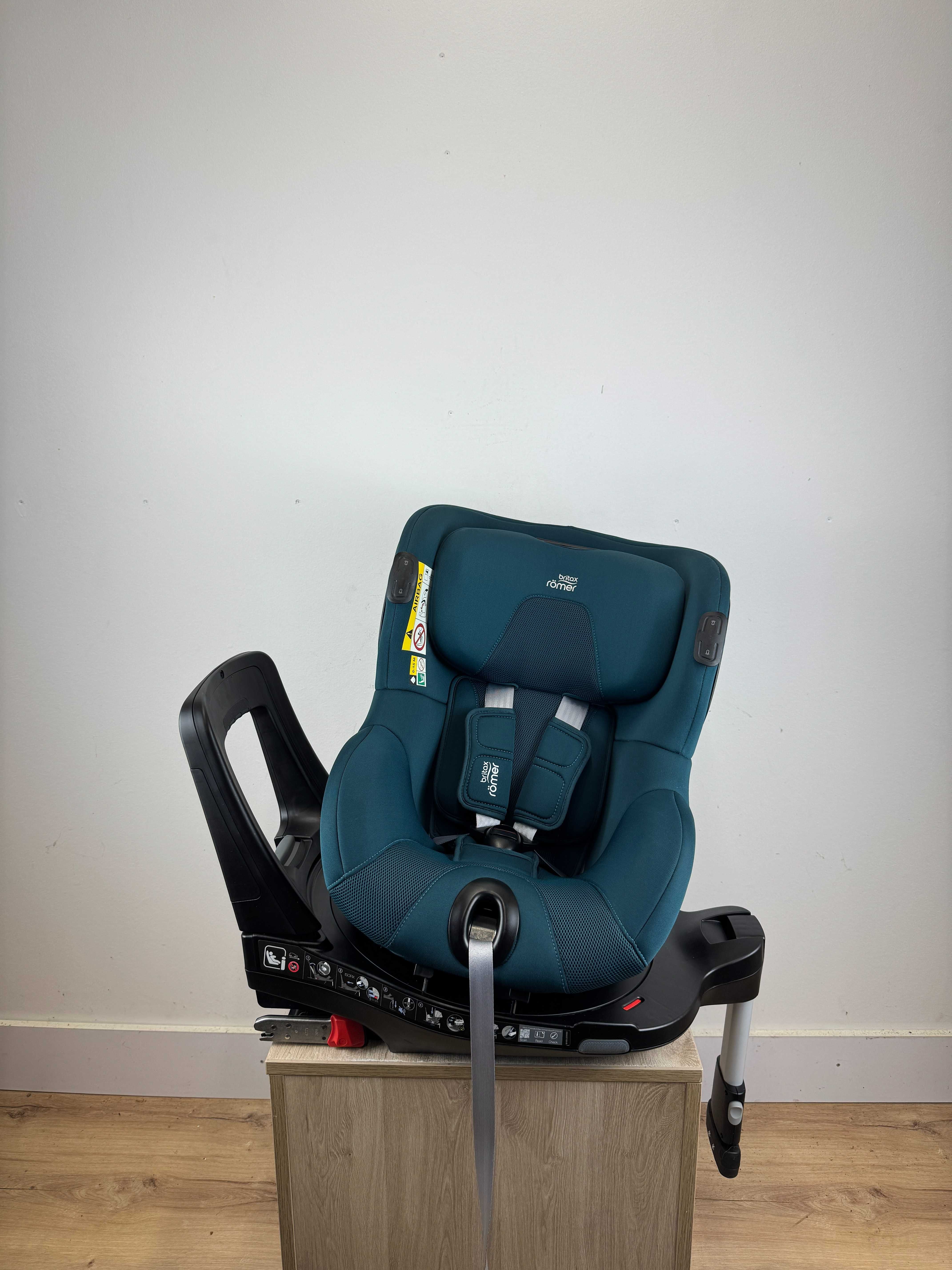 Britax Romer Dualfix 3 i-Size  + baza Flex Base iSense