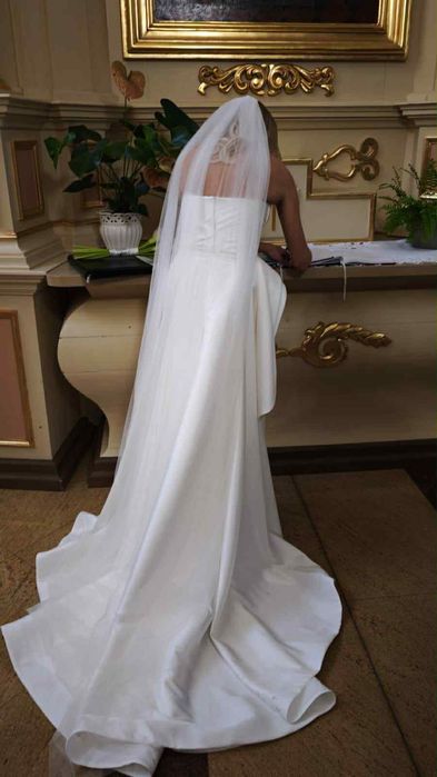 Suknia ślubna minimalistyczna