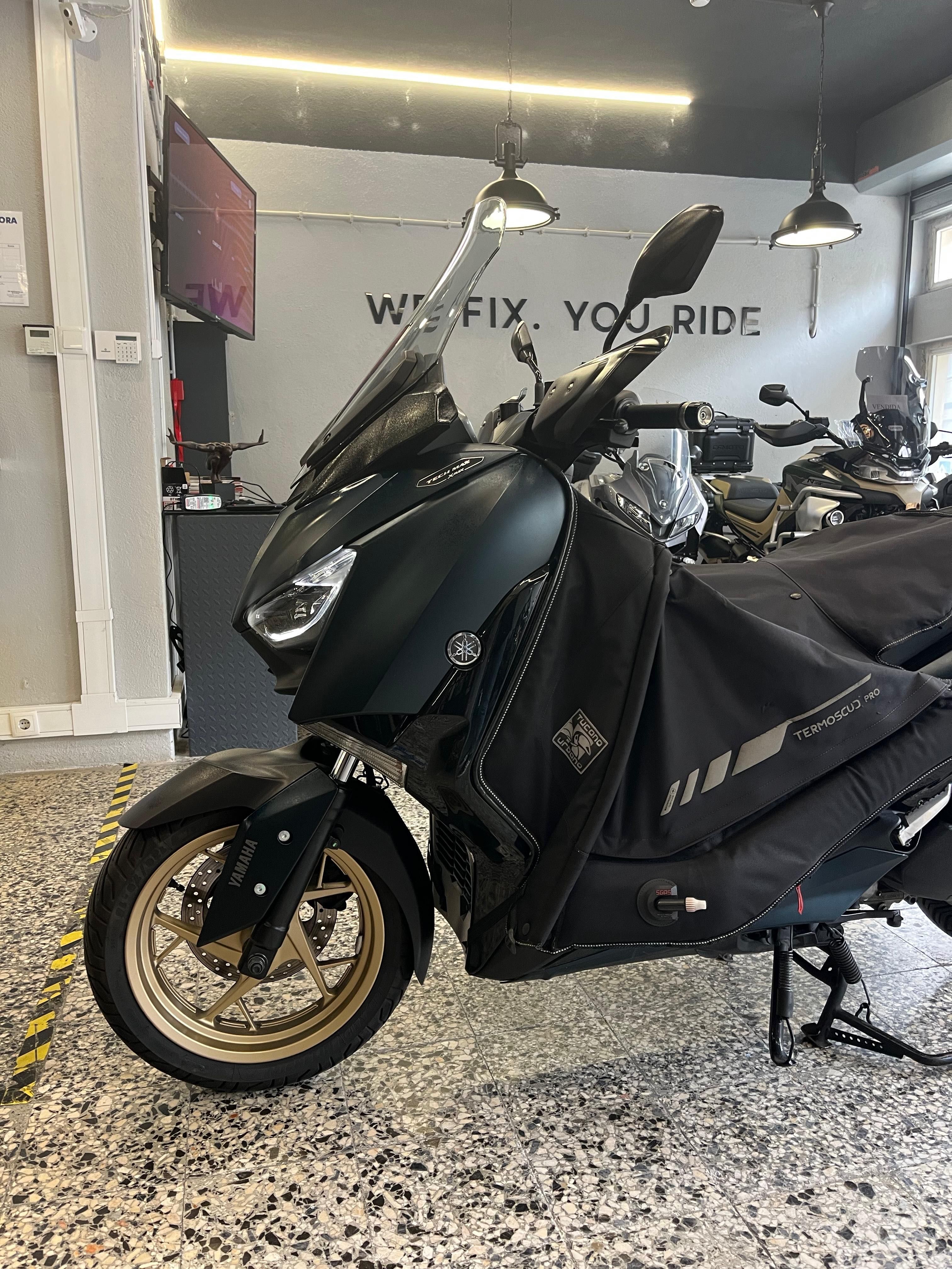 Yamaha X MAX de 2022 em Óptimo estado com Extras