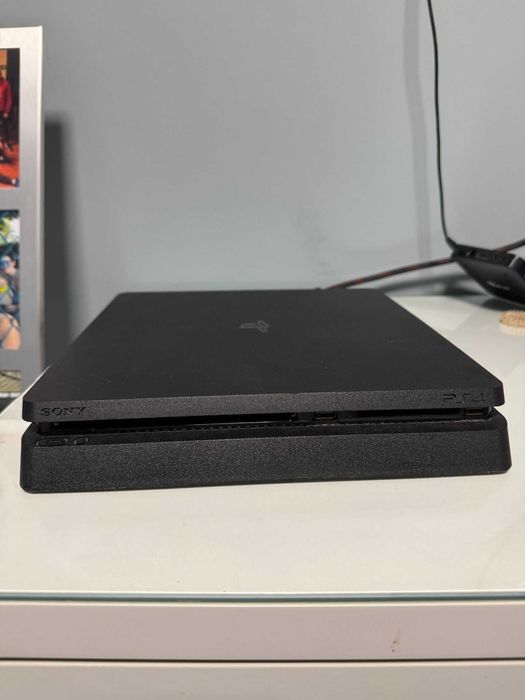 Play Station 4 em perfeito estado com controle e jogos