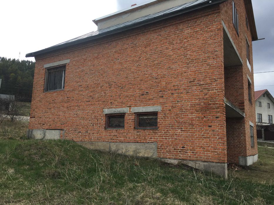 Будинок, незавершене будівництво