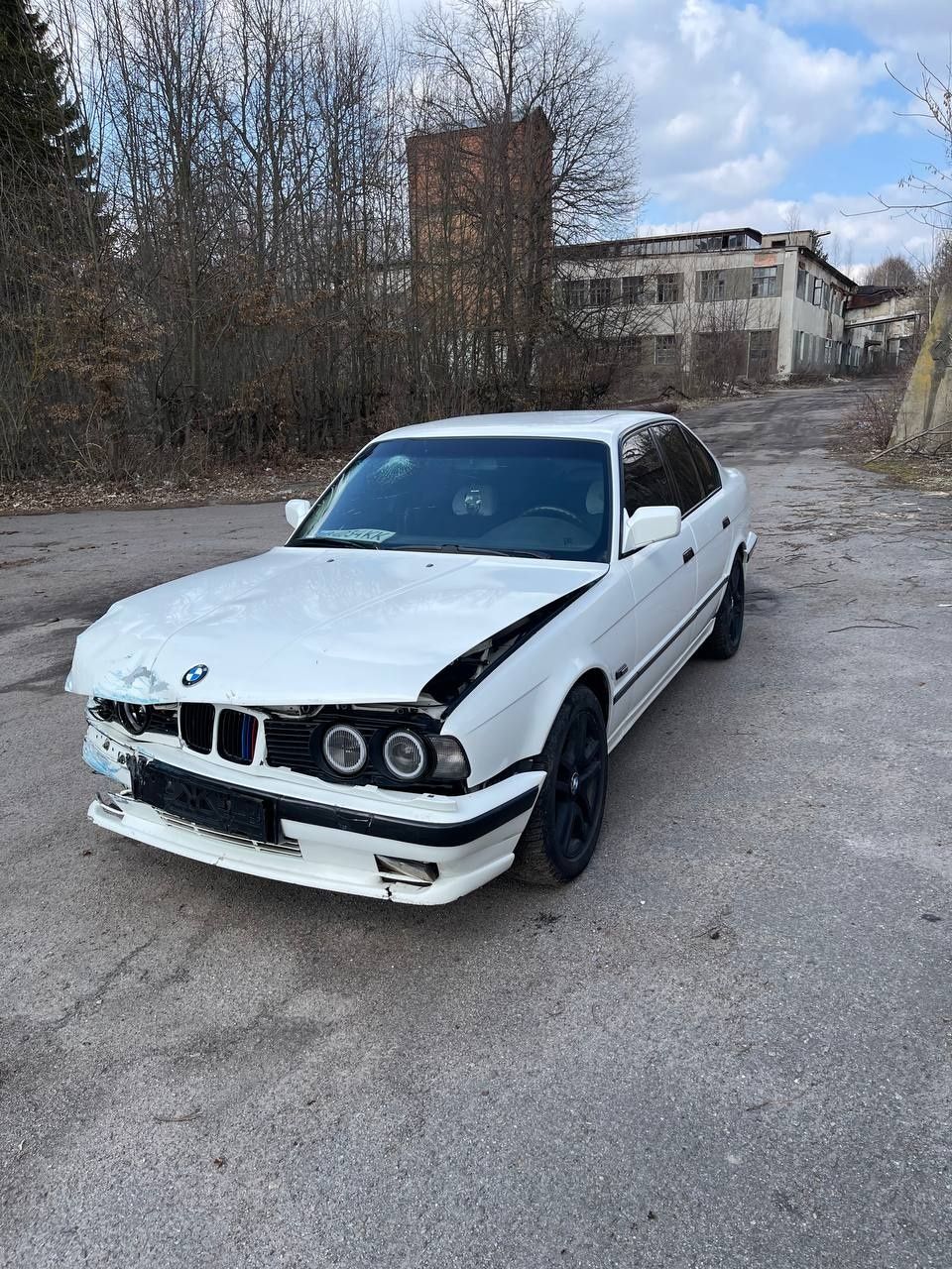 Продам BMW E34 520I