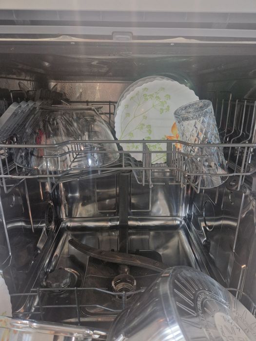 Посудомийна машина Whirlpool