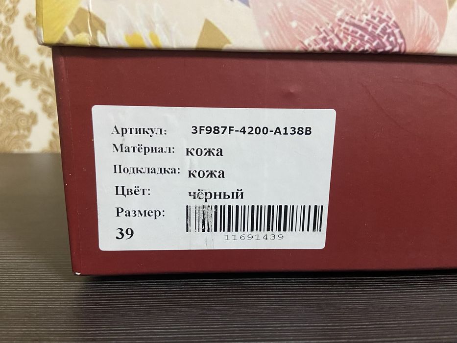 Жіночі шкіряні черевики на підборі