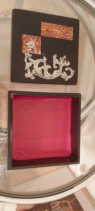 Kasetka z laki chińskiej