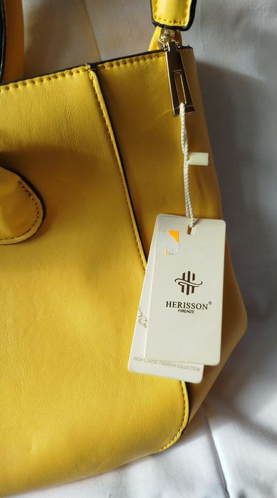 Żółta torebka codzienna z paskiem