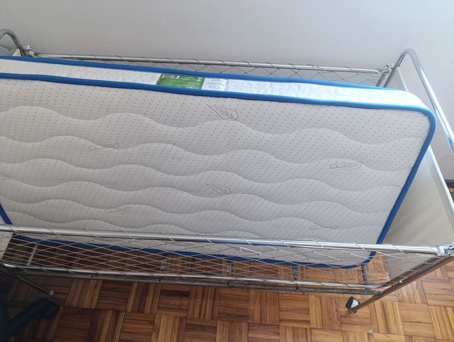 Cama com colchão para criança