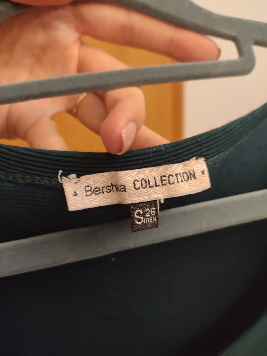 Sukienka z baskinką, butelkowa zieleń, Bershka, rozmiar XS/S