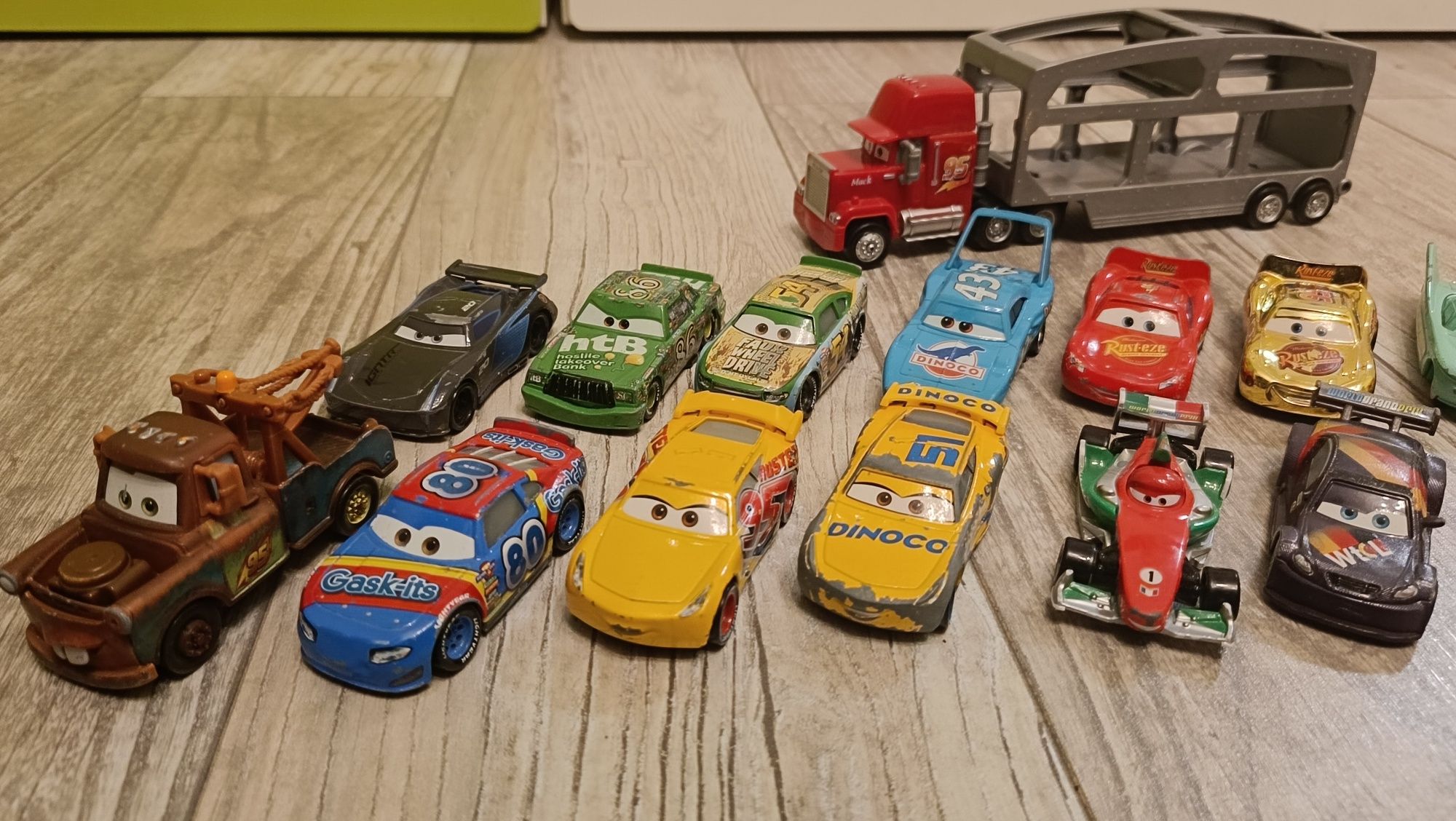 Samochody z bajki Auta Cars zygzak McQueen