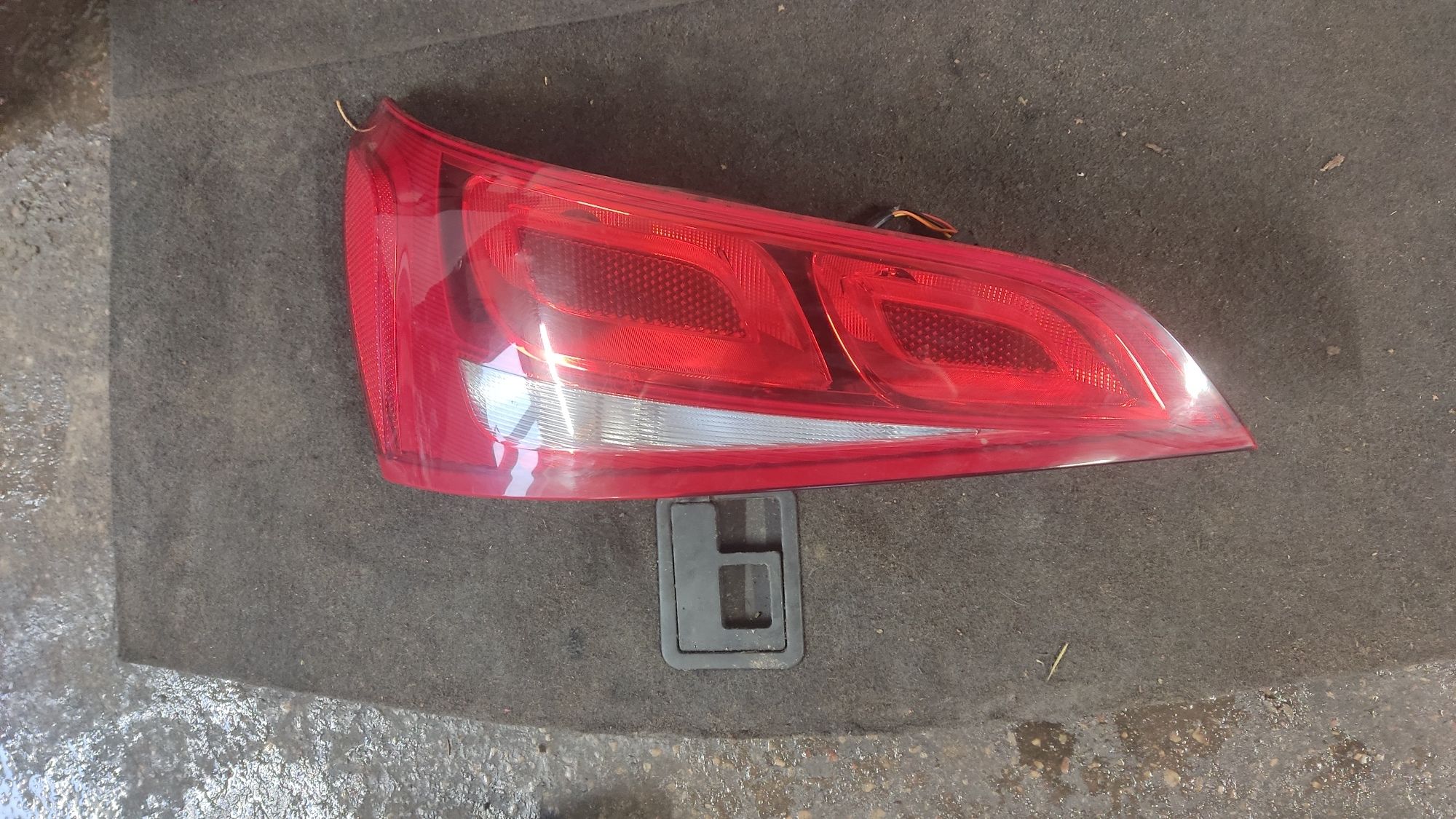 Lampa tył tylna lewa Audi Q5 8R