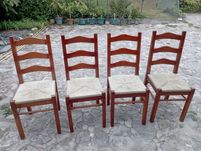 Vendo conjunto de 4 cadeiras de madeira com assento em palha