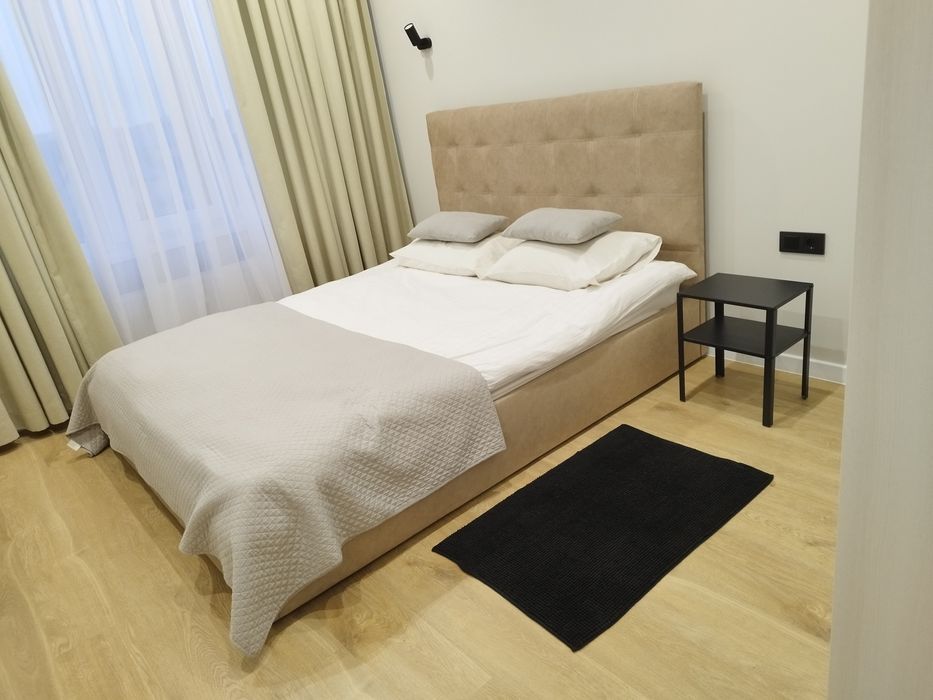 Здам надовго 2  кімнатну в центрі міста