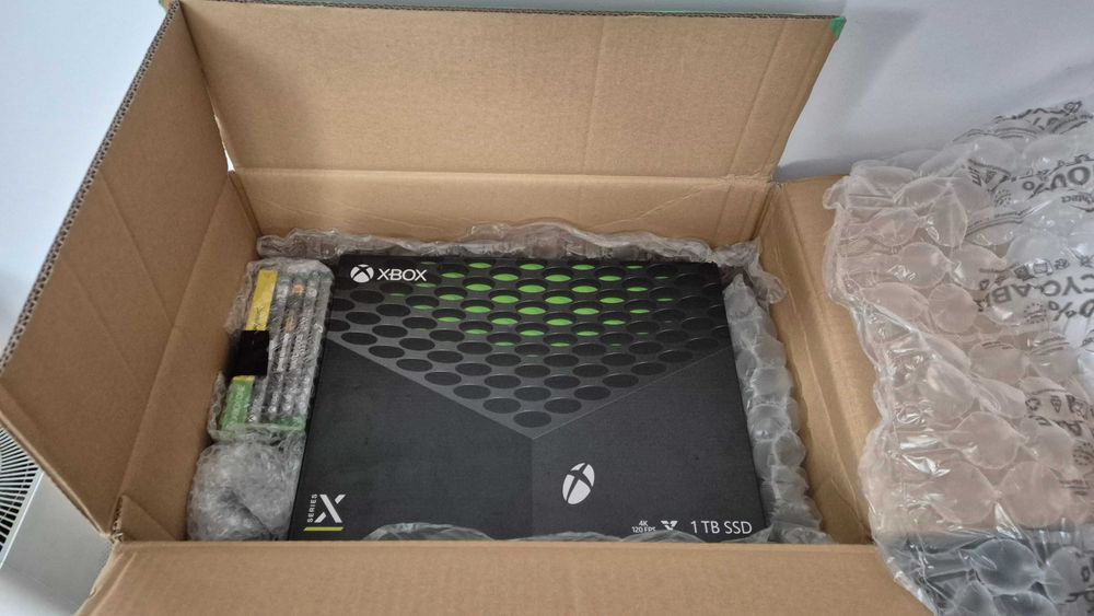 Konsola XBOX Series X | 5 gier | mało używana