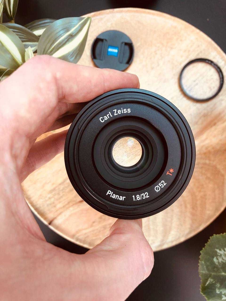 Обєктив Carl Zeiss Touit Planar 32mm f/1.8