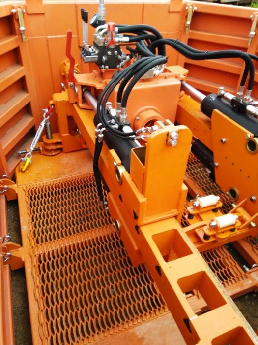 Maszyna do renowacji rurociągów metodą bezwykopową
