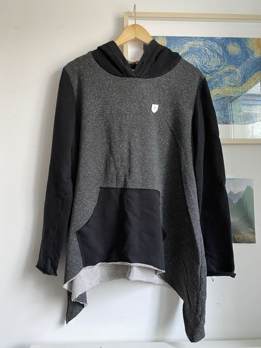 Asymetryczna bluza Prosto z kwiecistym kapturem