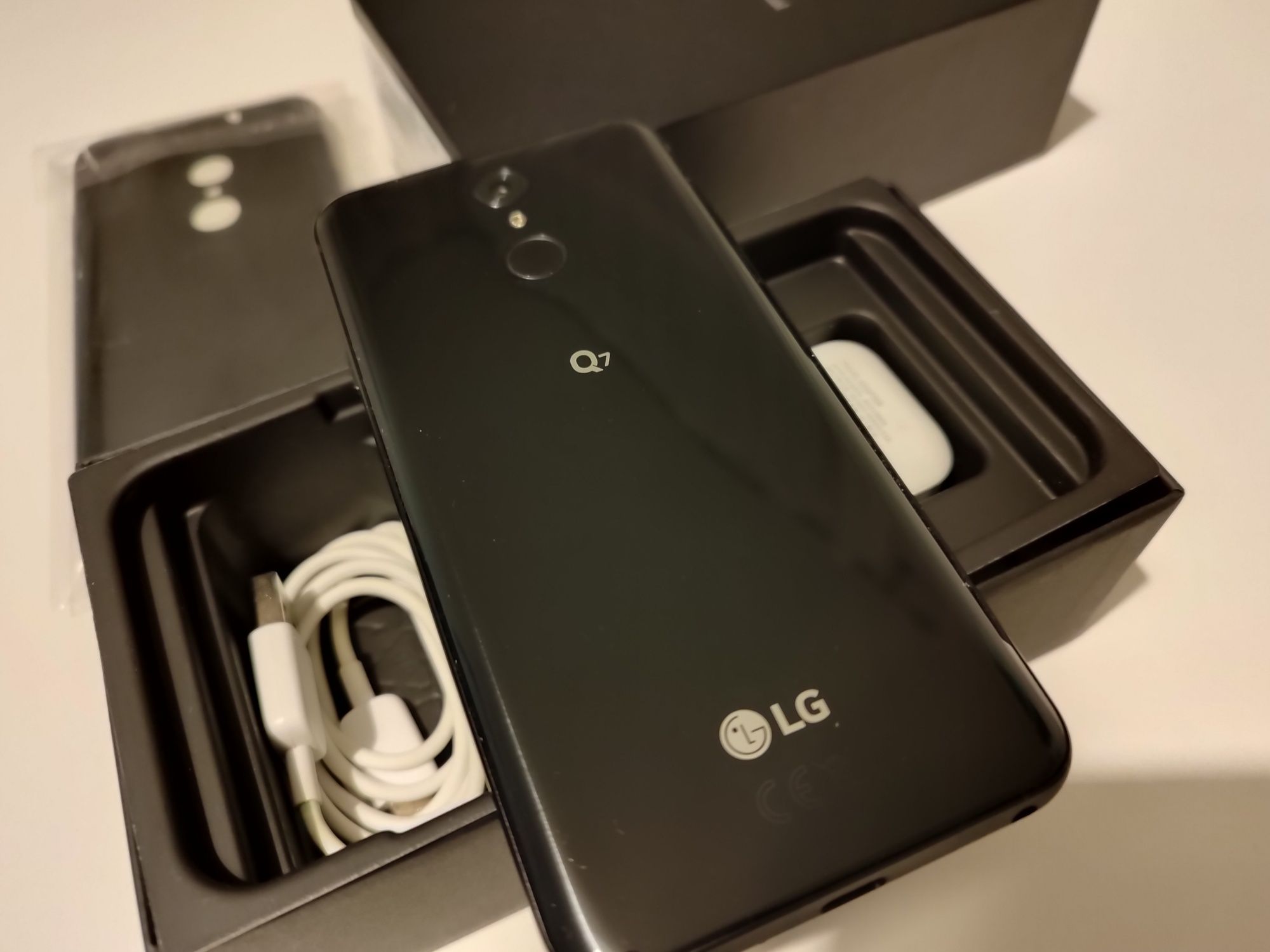 LG Q7 dual 3GB/32 komplet