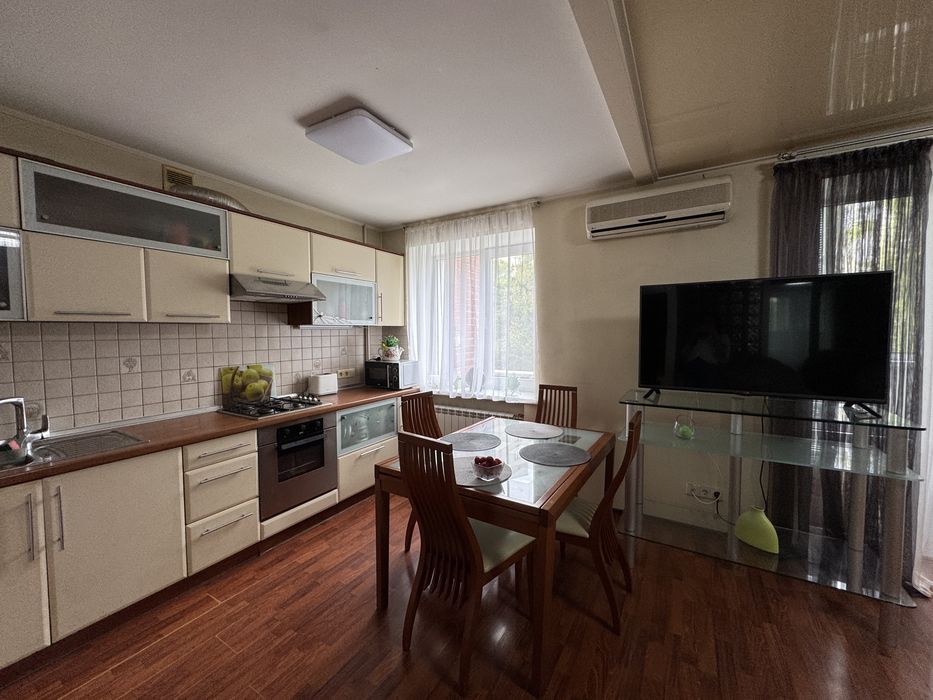 Продаж 2- во кімнатної квартири в центрі міста