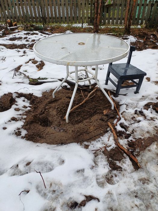 Stolik ze szklanym blatem