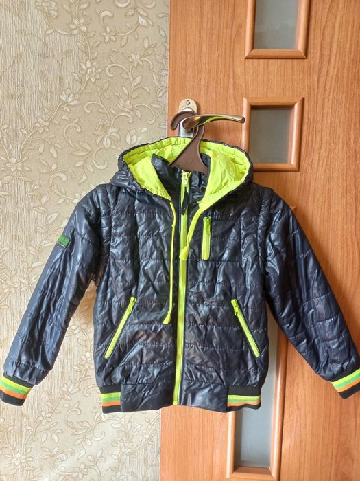 Демисезонная куртка-жилетка. Отличное состояние.