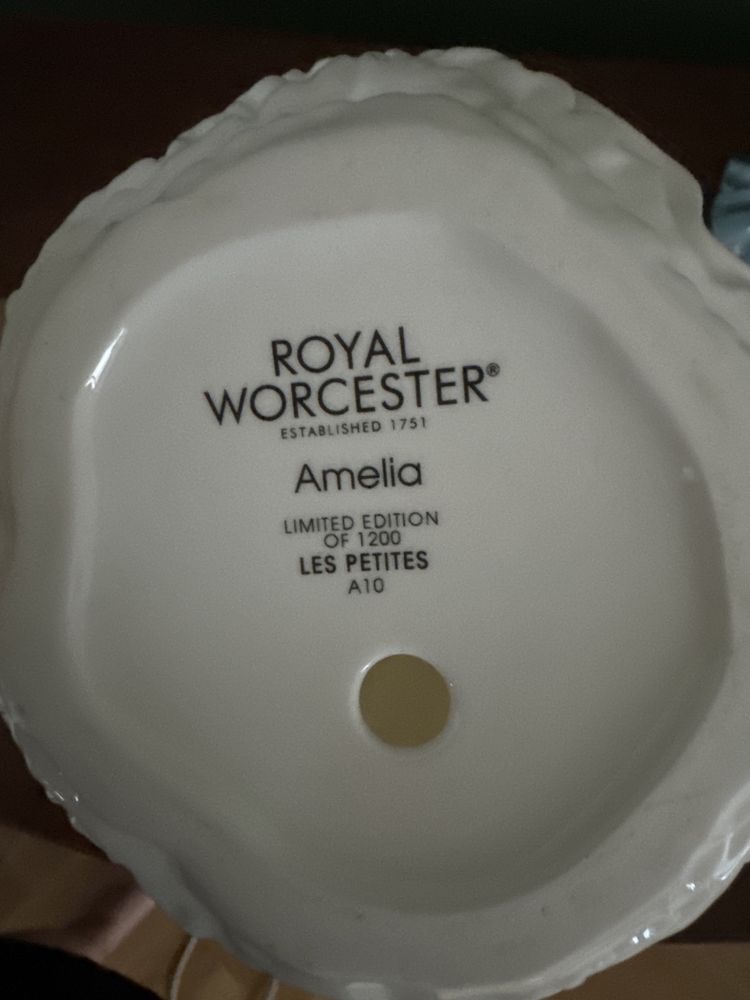 Figurka porcelanowa Amelia Roal Worcester