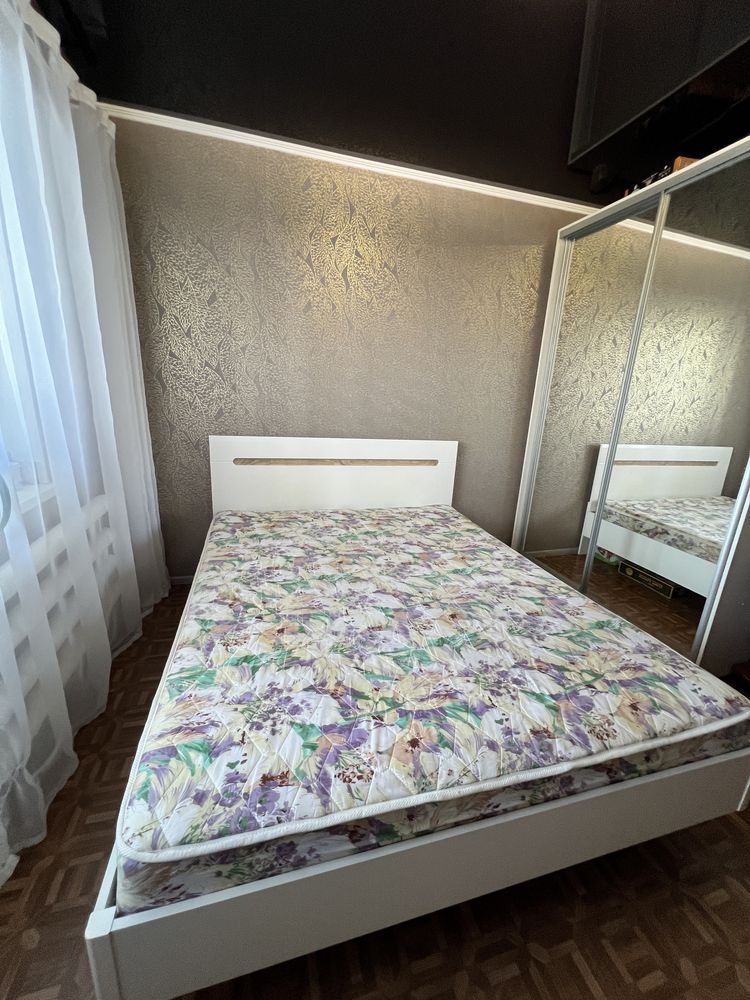 Продам ліжко Бьянко з матрацом ( 2м х 1.6 м )