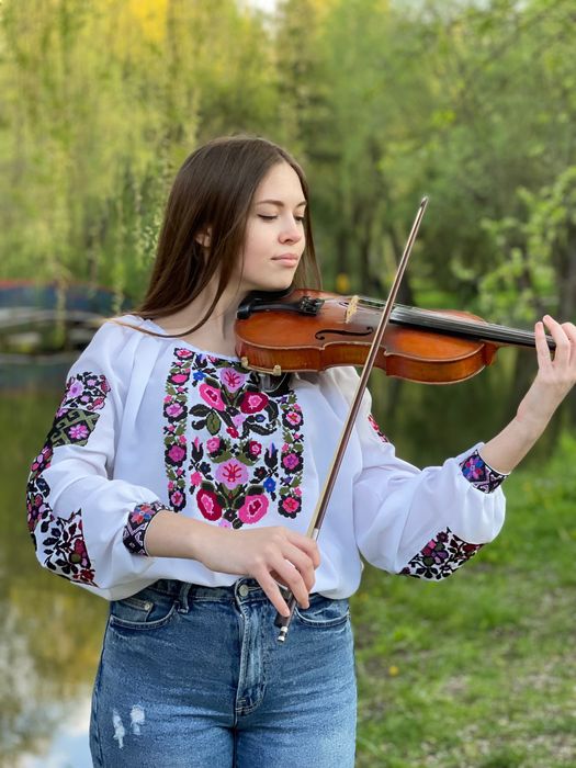 Викладач скрипки, фортепіано та сольфеджіо