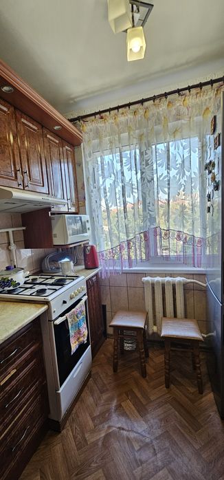 Чудова трьохкімнатна квартира по  Ю.Вороного